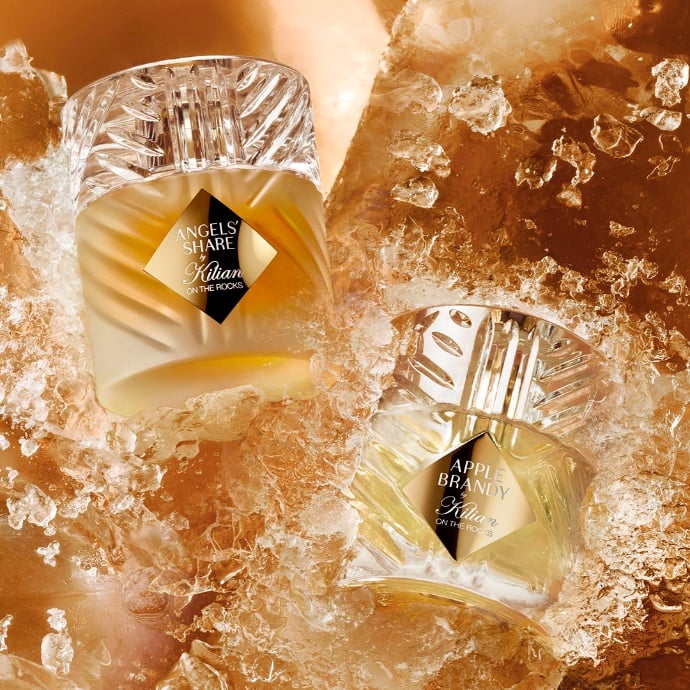 Image of a perfume in ice splash